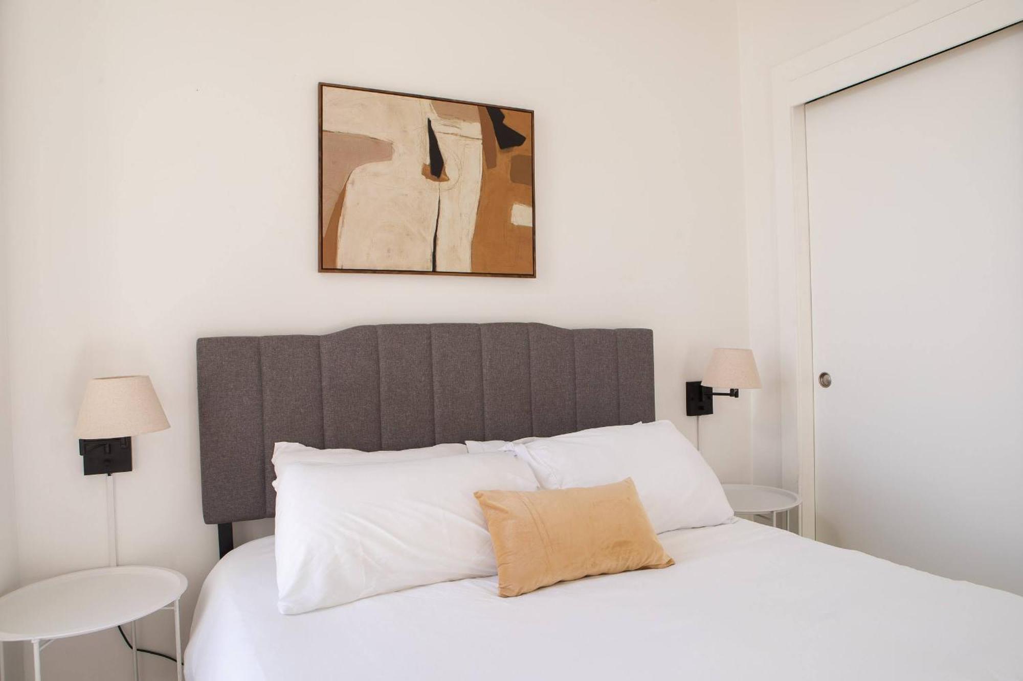 Modern Studio Apt With Skywalk To Fiserv, Rooftop, And Parking Мілвокі Екстер'єр фото